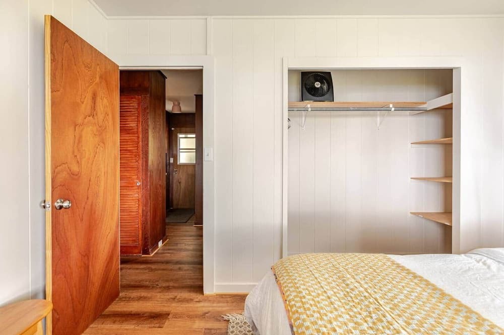 Honalo House | Kona Farm Stay - Amazing Ocean and Sunset Views