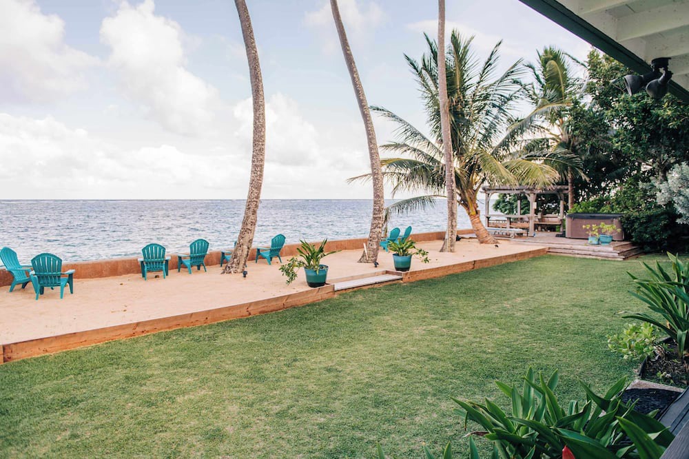 Punaluu House | Beachfront Luxurious Hawaiian Oasis