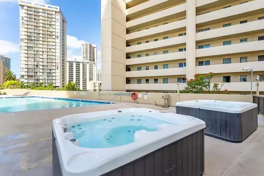 Waikiki Apartment | Waikiki Compact Family Room 10Guests /2 Studio/2Full bathroom
