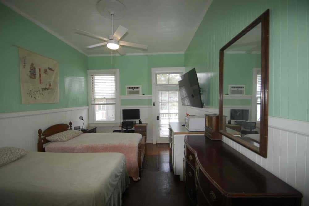 Naalehu Bed & Breakfast | Hale Naalehu LLC Bed & Breakfast