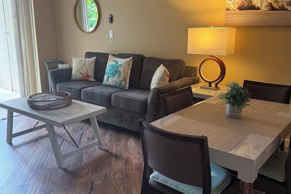 Kihei Condo | Cozy,Homey&Renovated/Walk to beach, shops and restaurants/Cold AC.