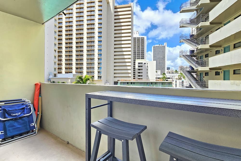 Waikiki Apartment | ⛱ Waikiki Beach Studio w/Lanai & Pool at Waikiki Grand Hotel®