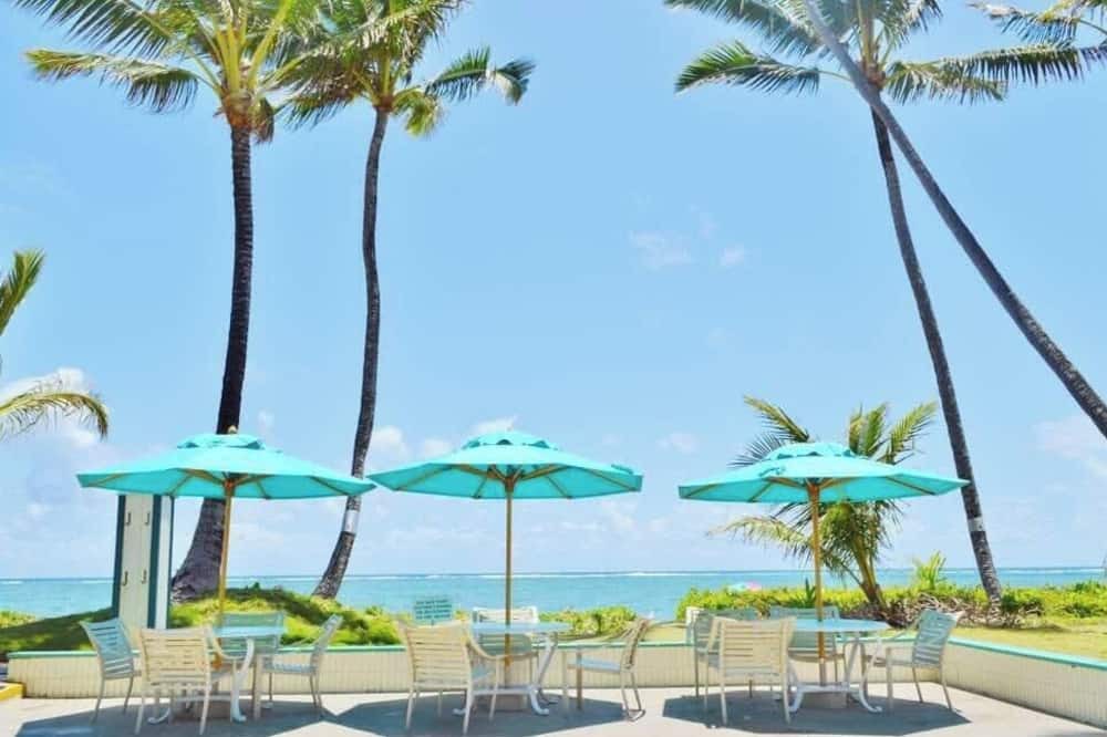 Punaluu Condo | Beachfront Condo with Stunning Ocean Views