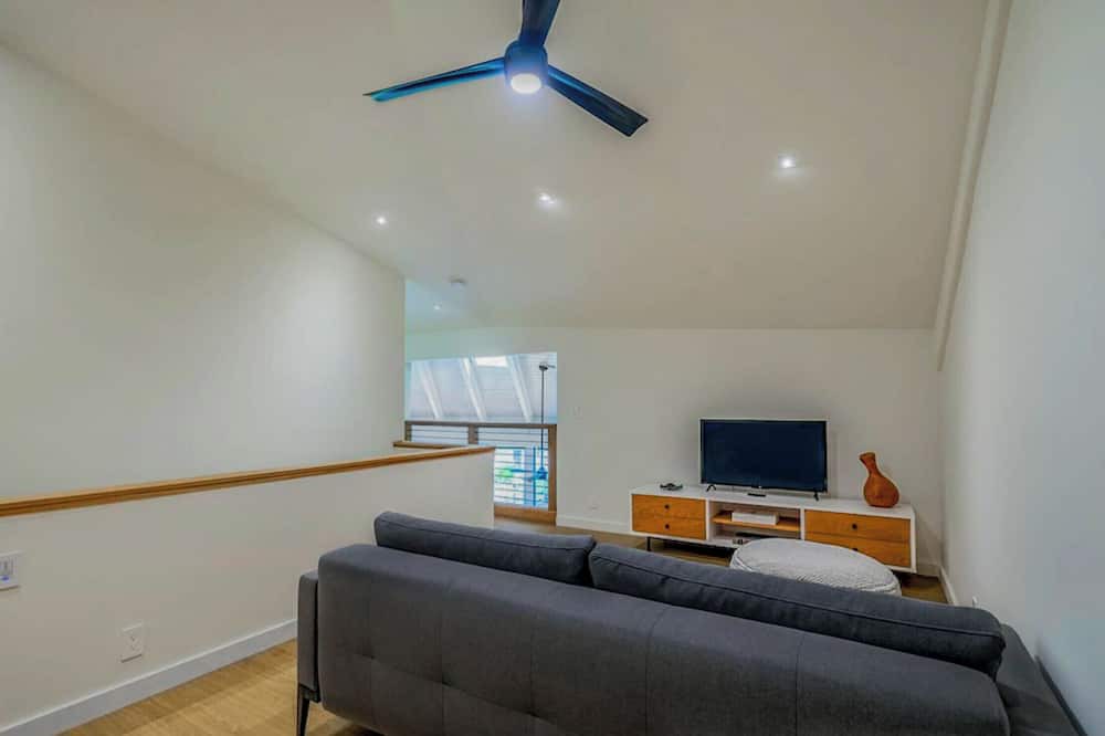Princeville Condo | Wonderful 6 bedrooms above famous Anini Beach for 12!