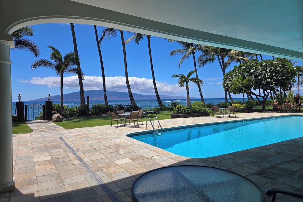 Historic Lahaina Front Street Apartment | Lahaina Shores 621 – Relaxing Oceanfront Studio