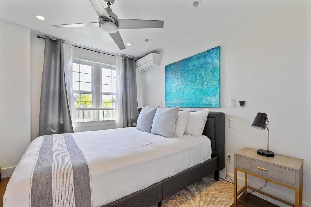 Wailuku House | The Blue Door on Church Street | Entire Home