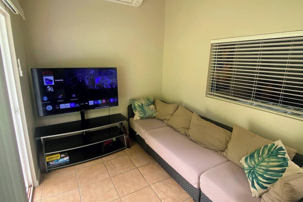Kaneohe Apartment | Kaneohe Bay views with AC in Kahaluu