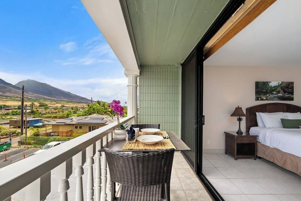 Historic Lahaina Front Street Condo | SUMMER SALE! Dream Maui Studio by the Beach Pool Hot Tub - Lahaina Shores 306