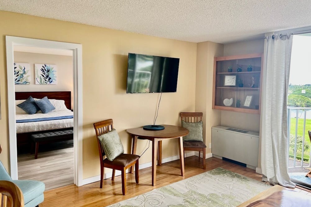 Hilo Condo | Hilo Getaway: 2BR Condo w/Pool, A/C & Incredible Views