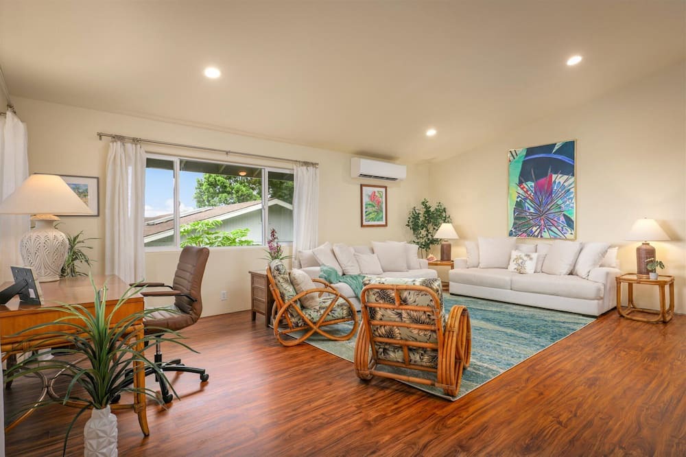 Kona Palisades House | Stunning 3-bedroom 2-bath home in Kailua Kona with AC sleeps 8