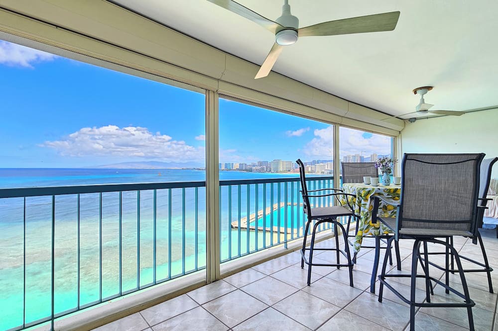 Diamond Head - Kapahulu - St. Louis Condo | Charming Beachfront King Bedroom condo in Honolulu