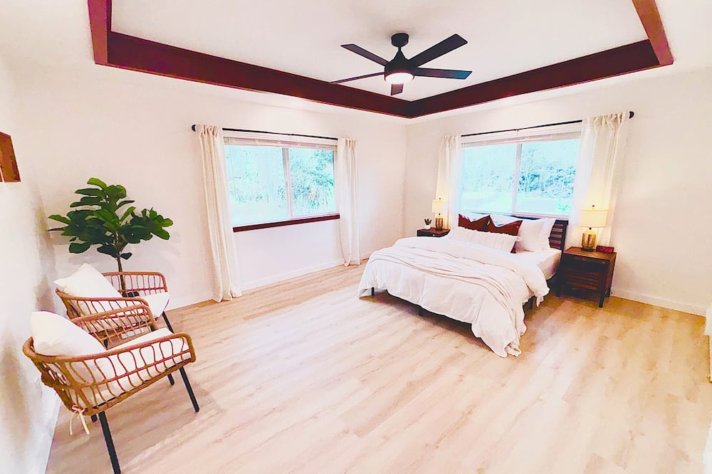 Ocean View House | Peaceful, stylish, modern Hawaiian getaway on one acre with views and stars!