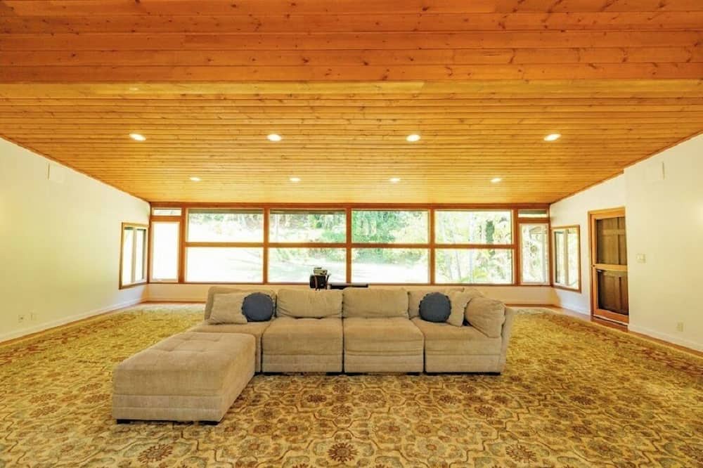 Ulumalu House | Tranquil 4-bedroom on Tropical Flower Farm in Haiku, Maui