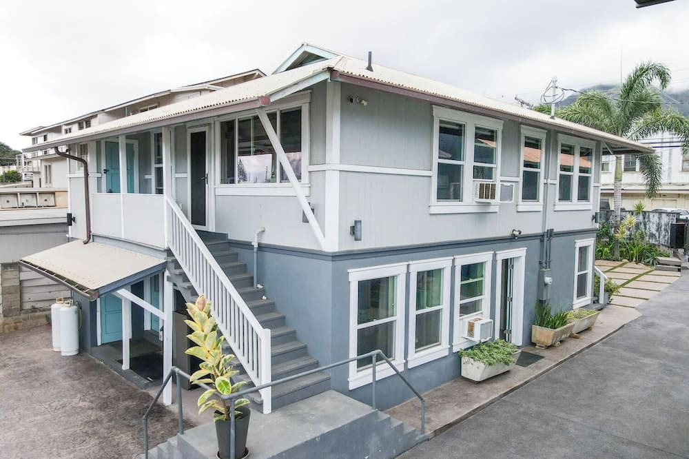 Wailuku Condo | Modern 2BR/2BA Upstairs Home | Gated Wailuku Property | Central Location