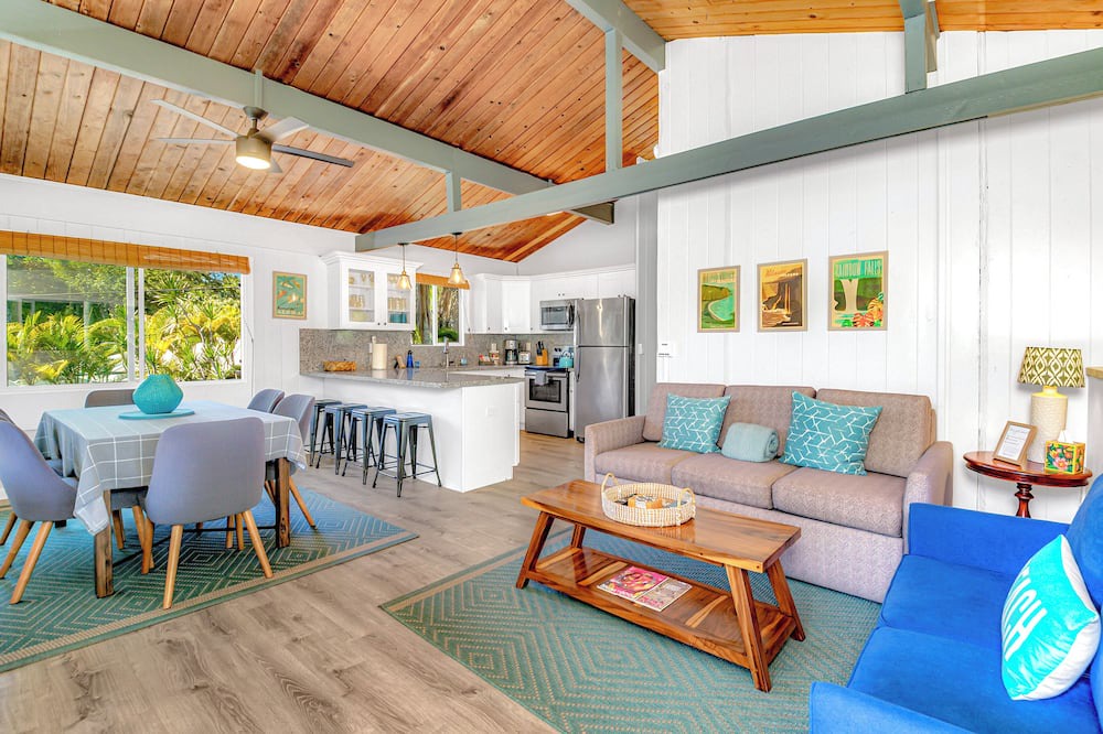 Hilo House | The Nene Hideaway near Richardson's Beach Park Sleeps 6
