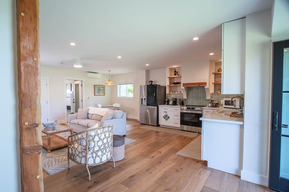 Mokuleia Apartment | New! Island Sophistication, Beachfront Serenity w/Hot Tub, Firepit and A/C