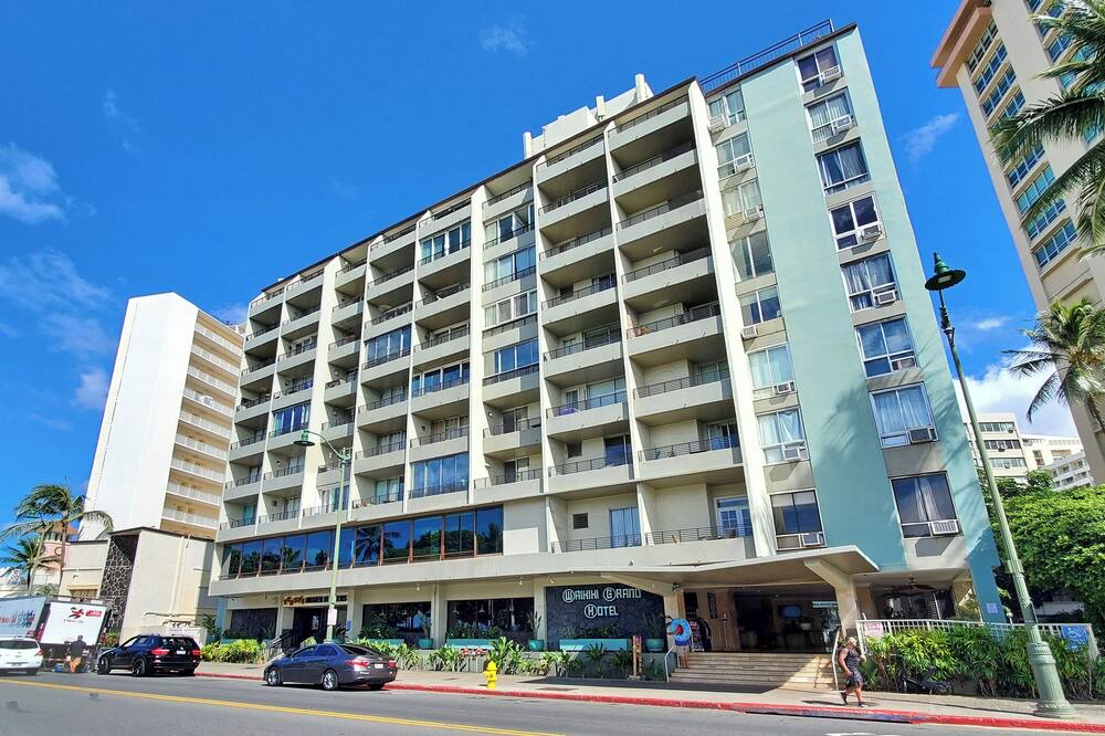 Waikiki Apartment | Charming studio for 3 at Waikiki Grand Hotel® in Waikiki with AC & Pool