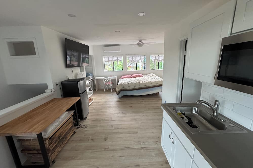 Kaneohe House | Charming 1-bedroom house in tranquil Kaneohe with AC