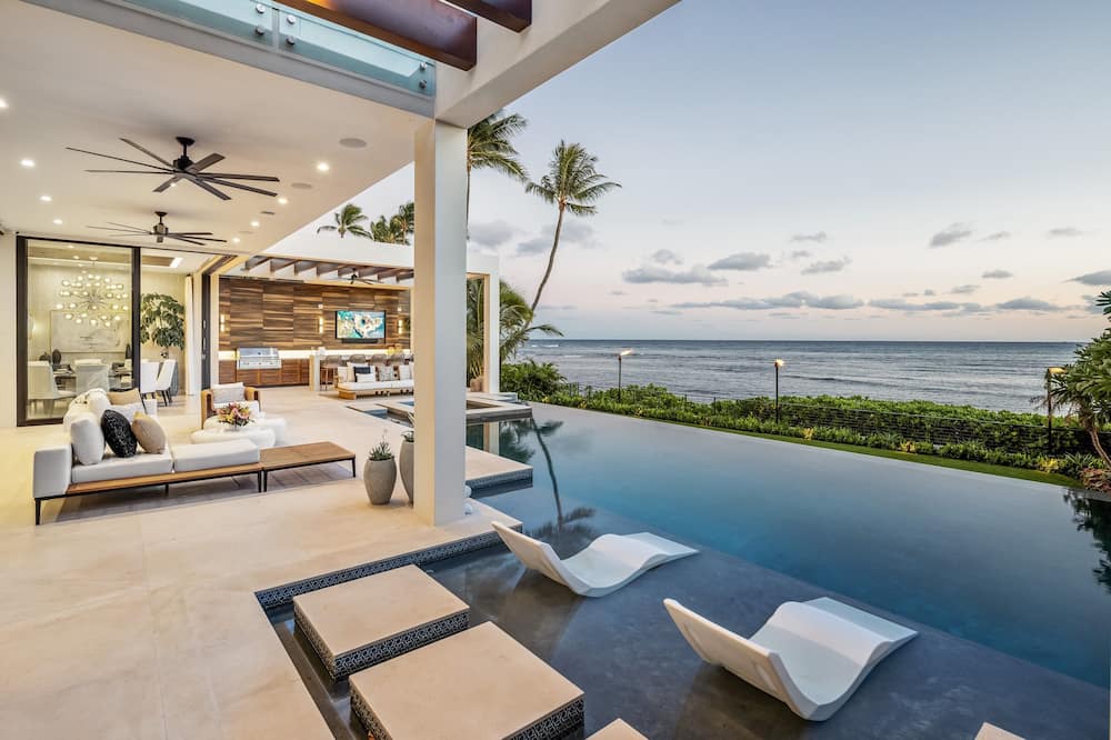 Kahala Villa | Diamond Head Luxury Beachfront Estate