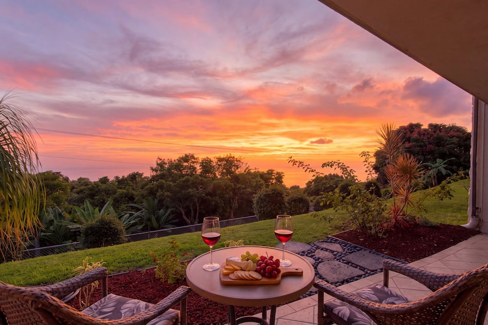 Honalo Condo | 🌴 Newly Renovated Condo | Higher Elevation | Lanai & Patio 🌴