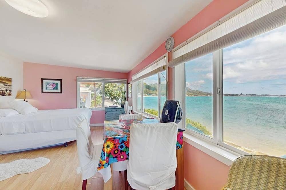Hauula House | NEW Hauula Beachfront Cottage for 30-Night Stays
