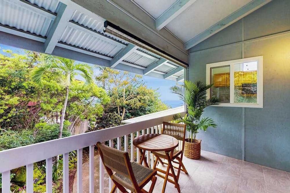 Kailua-Kona Apartment | New Kona Ohana Studio with Bay Views Near Magic Sands