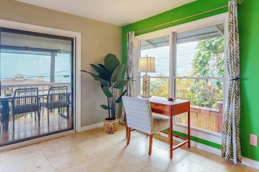Kailua-Kona House | *NEW* Kona Sunsets Near Magic Sands, 2BR Home for Families