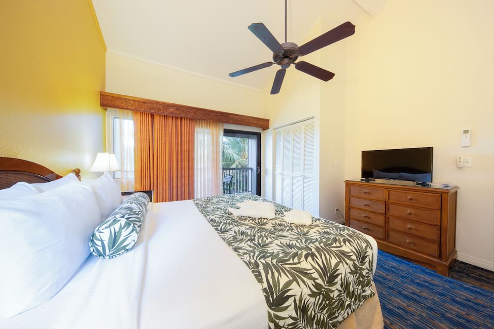 Princeville Hotel | Modern Stay | Steps from Princeville Makai Golf | Free Parking | Pool | 4 Units