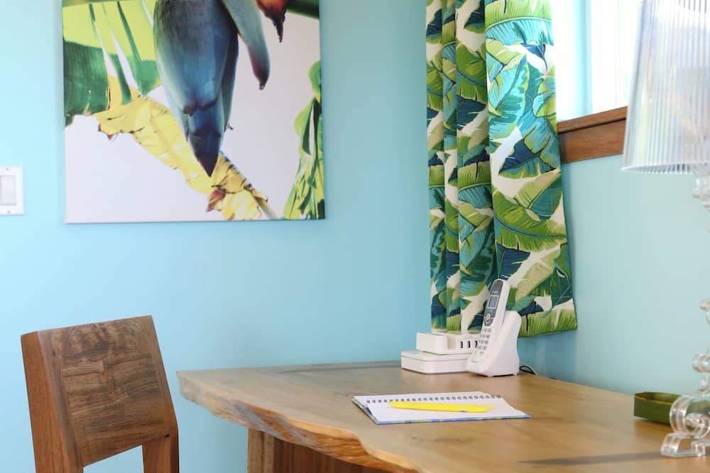 Kehena House | 1BR House near Kehena Black Sand Beach small banana farm, quiet, remote area A/C