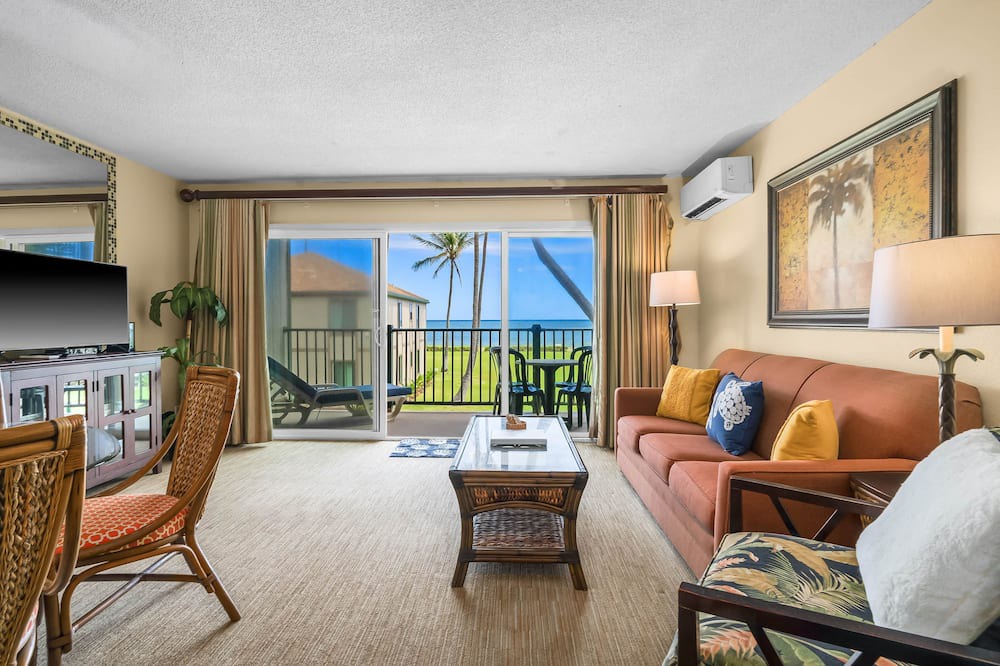 Kapaa Apartment | PK F206 - Ocean View AC Pool & Jacuzzi