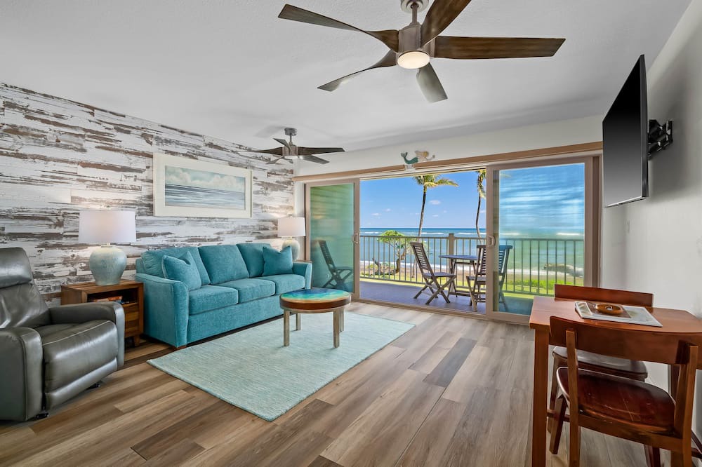Wailua Apartment | KPS A201 - Oceanfront AC Pool Corner Unit