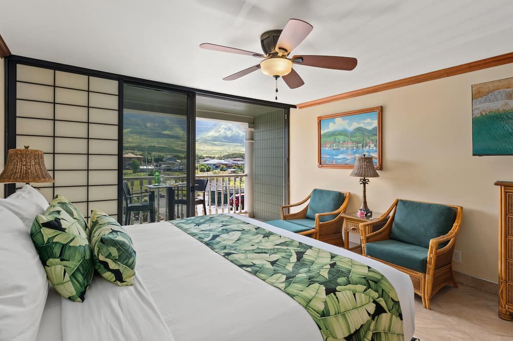 Historic Lahaina Front Street Condo | Studio retreat at Lahaina Shores with pool, hot tub, AC, and mountain views-Lahaina Shores 204