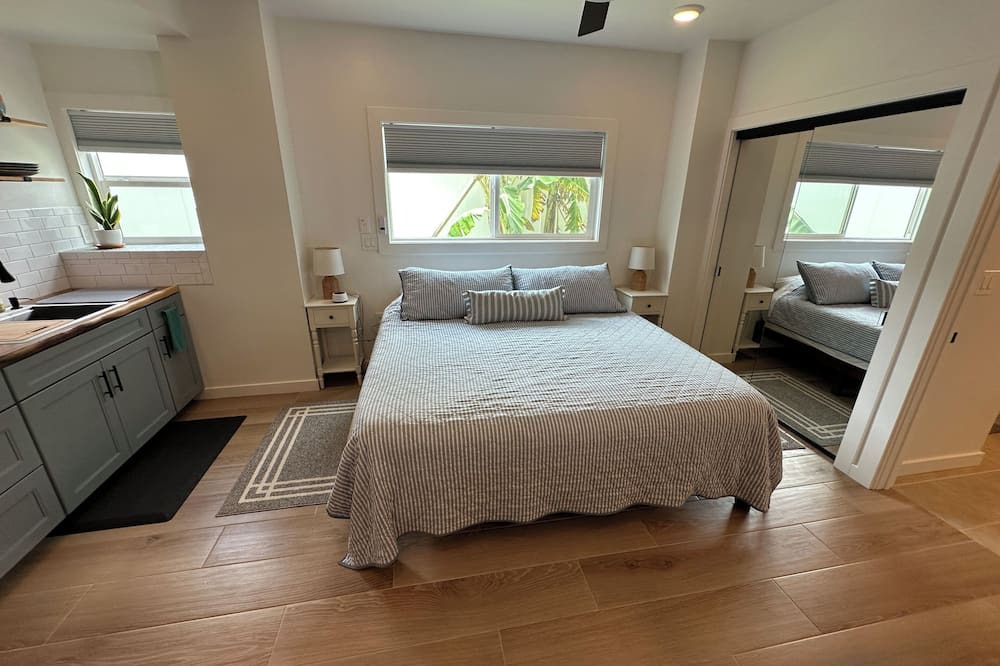 Punaluu Apartment | Studio with AC and kitchenette