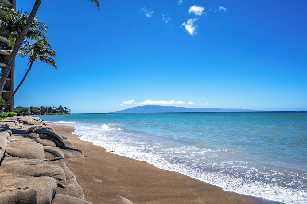 Kahana Apartment | Spacious 2-bedroom apartment with AC and gym