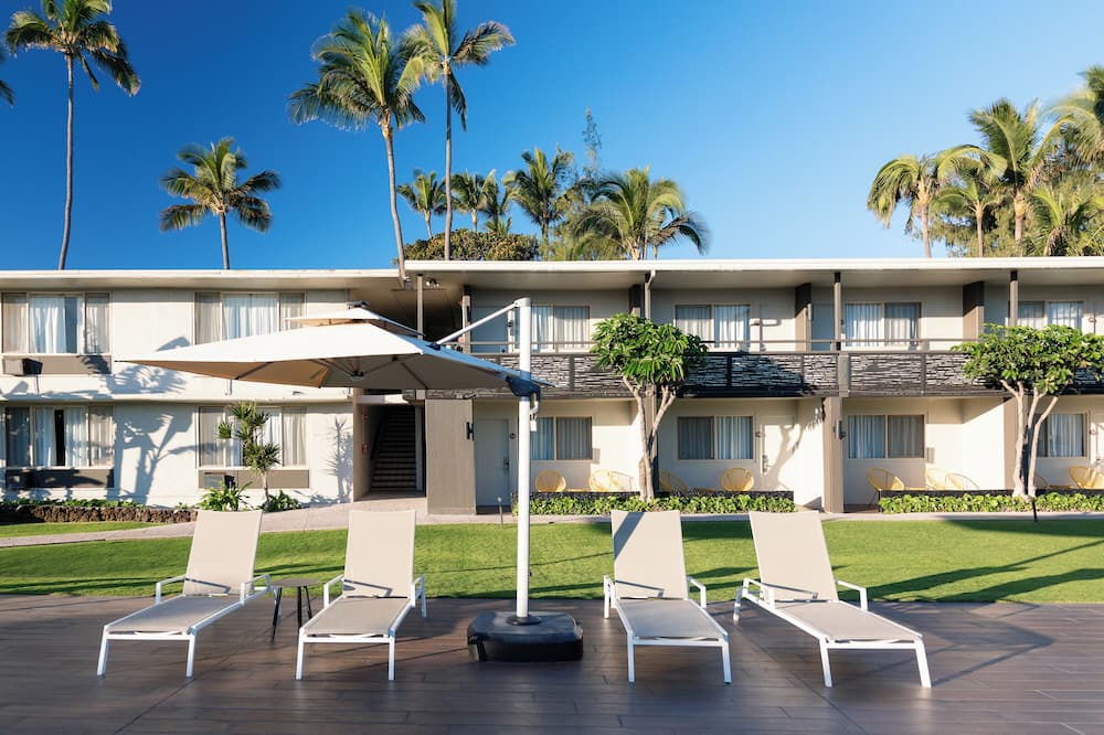Kahului Hotel | Beachfront Retreat | 2 Modern Units | Outdoor Pool | Parking | Pets Welcome