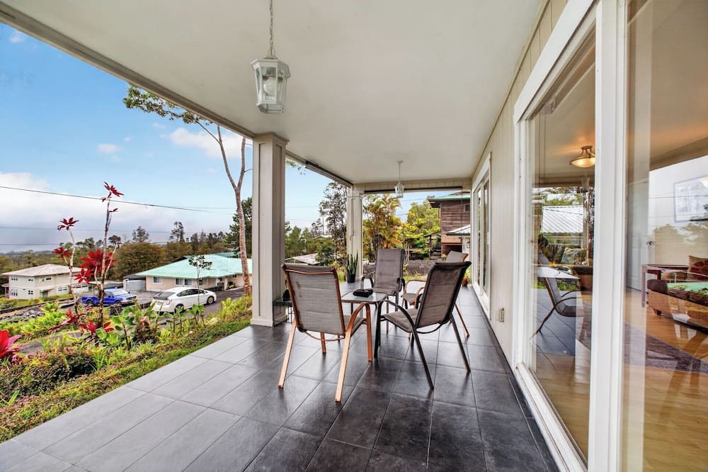 Hilo House | Home looking over Hilo and ocean