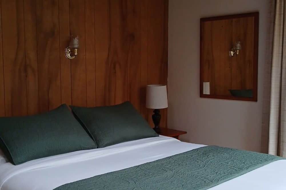 Volcano Cabin | The Pacifica Inn
