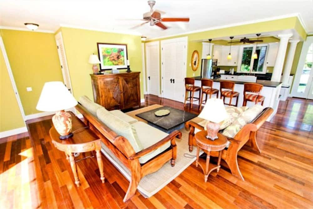 Kekaha Villa | Tropical Getaway for 10 with Swimming Pool in Kekaha, Hawaii