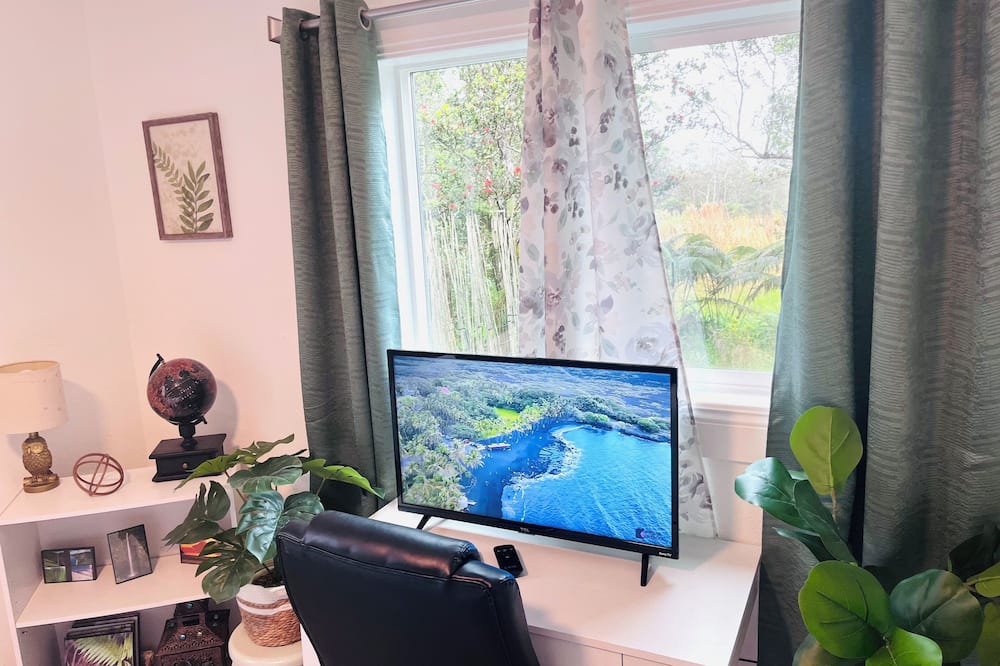 Royal Hawaiian Estates Apartment | Private 1st Floor Retreat w/Hot Tub Just Minutes to Volcanoes NP!