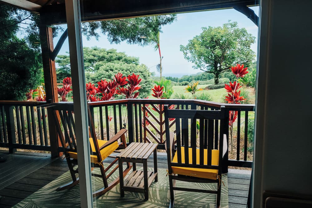 Hakalau Cottage | The Treehouse at Hulili Farm - NEW