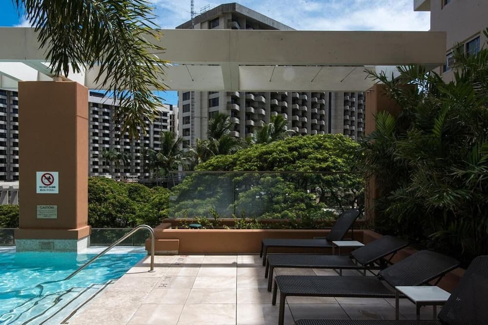Waikiki Resort | Located In Famous Hilton-Hawaiian Village-Grand Islander-2 Bd Partial Ocean View