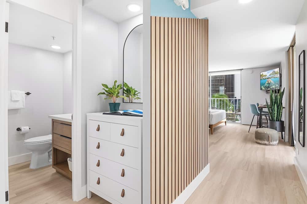 Waikiki Condo | The Aloha Studio! Free Parking