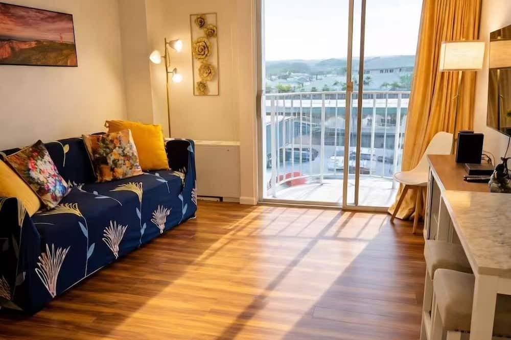 Hilo Condo | Newly Renovated Hilo Lagoon 2 BD Condo-A/C, Pool