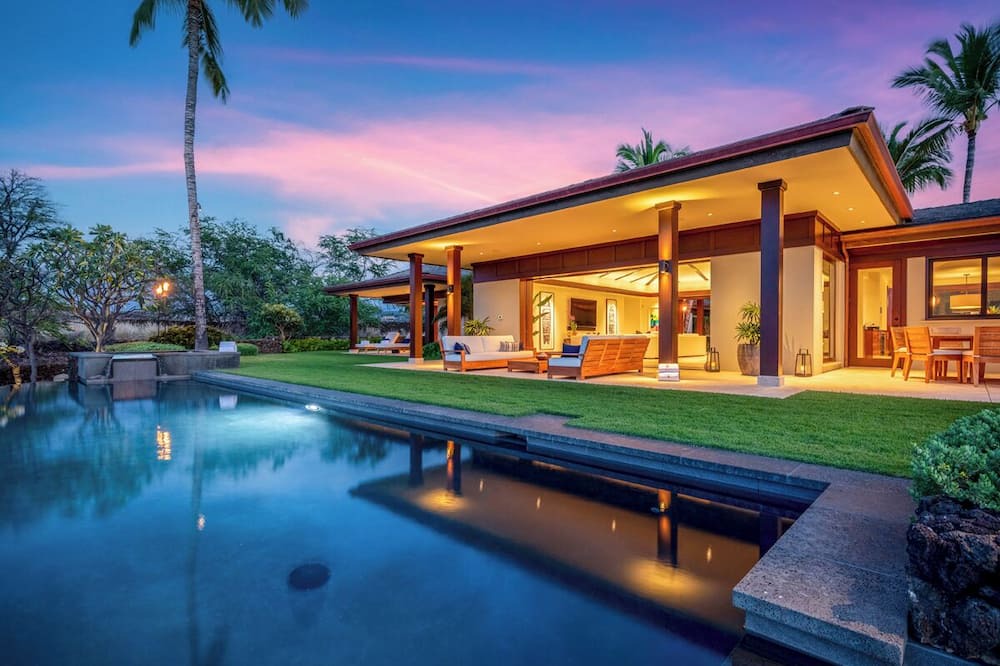Kaupulehu House | Pohinahina Hale – Modern & Private | Onsite Staff & Daily Housekeeping
