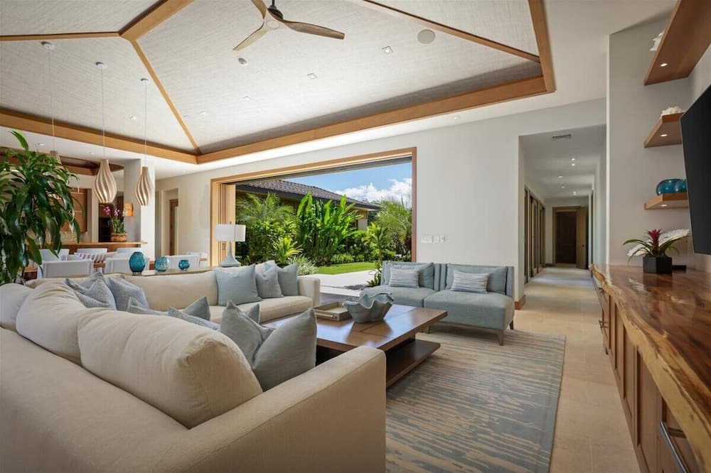 Kaupulehu House | Puka Pa 4 – Modern & Luxurious | Onsite Staff & Daily Housekeeping