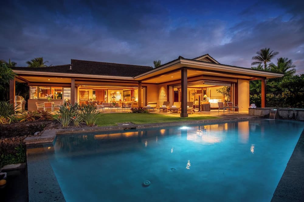 Kaupulehu House | Ke Alaula Hale 7 – Private & Secluded | Onsite Staff & Daily Housekeeping