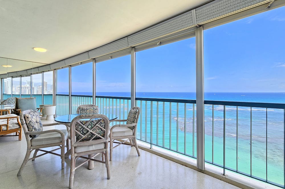 Diamond Head - Kapahulu - St. Louis Apartment | Sans Souci 1104 🏵 King Bedroom Beachfront 1 Bedroom 30+Nights