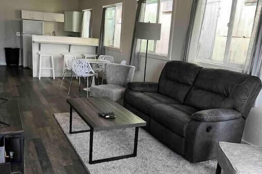 Hilo Apartment | Nick's - large 3 bedroom in downtown Hilo.