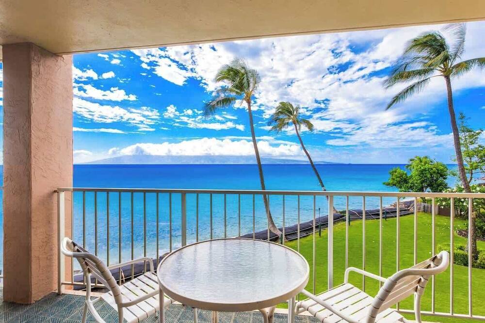 Kahana Condo | Large Corner Oceanfront 2 bedroom condo, AC, wrap around lanai, walkable area