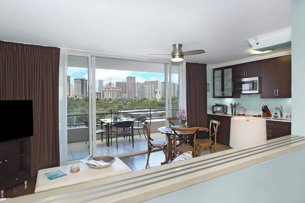 Waikiki Condo | Gorgeous partial Ocean View in the Heart of Waikiki! FREE Parking & Wi-Fi!